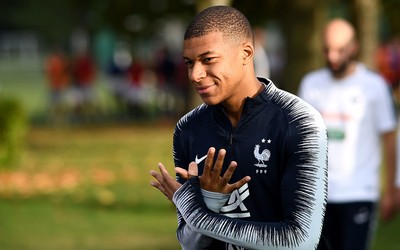 悦盈体育焦点-佩洛娃巧妙跑位甩开防守