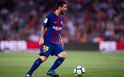 悦盈体育精华-内马尔训练中与队友嬉笑打闹