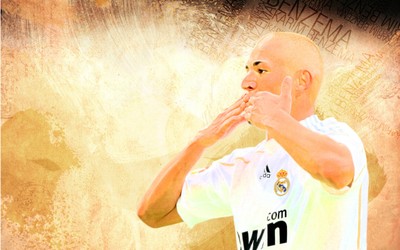 悦盈体育热评-凯西绝杀后跳上看台庆祝