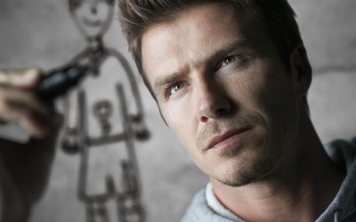 悦盈体育动态-劳塔罗抢点垫射破门